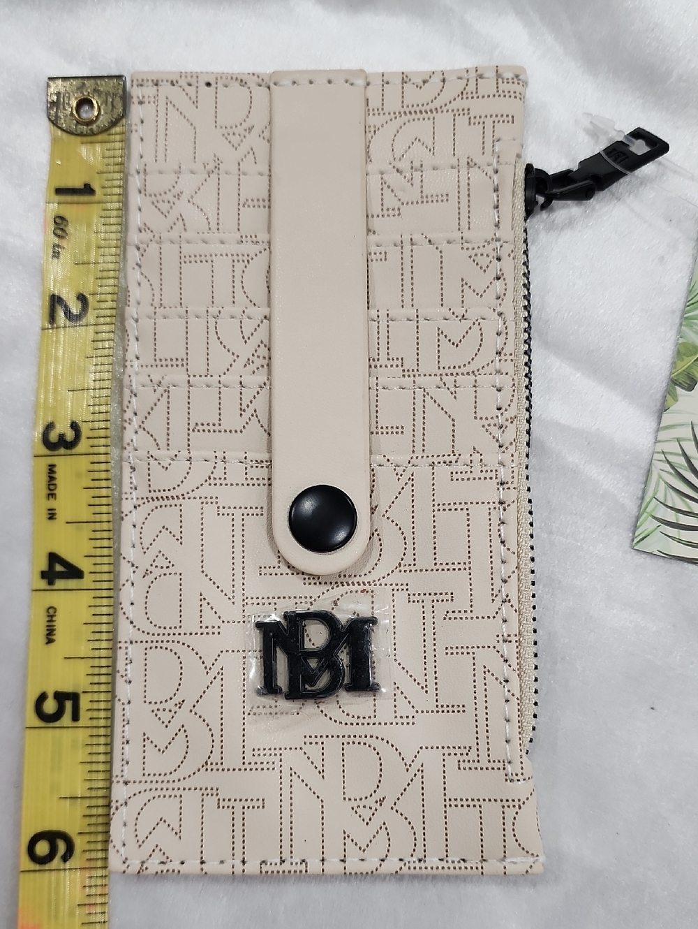 Badgley Mischka Credit Card Holder With Snap Tab. Beige.